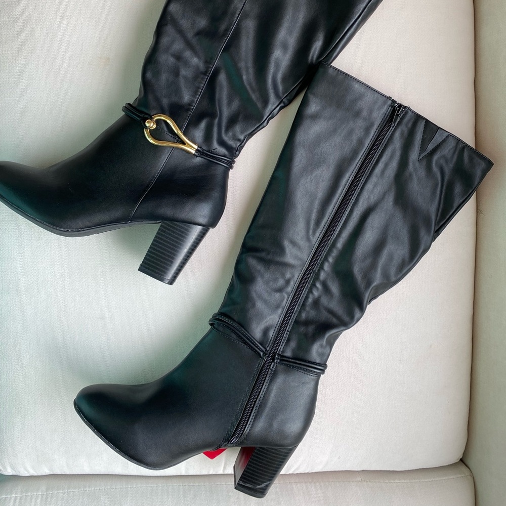Leather high heeled boots